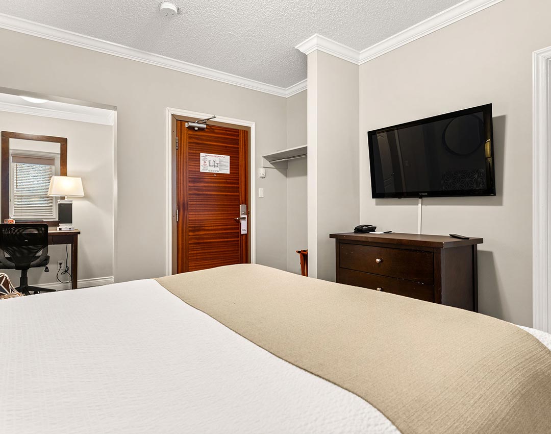 Signature Two Queen Suite – 3