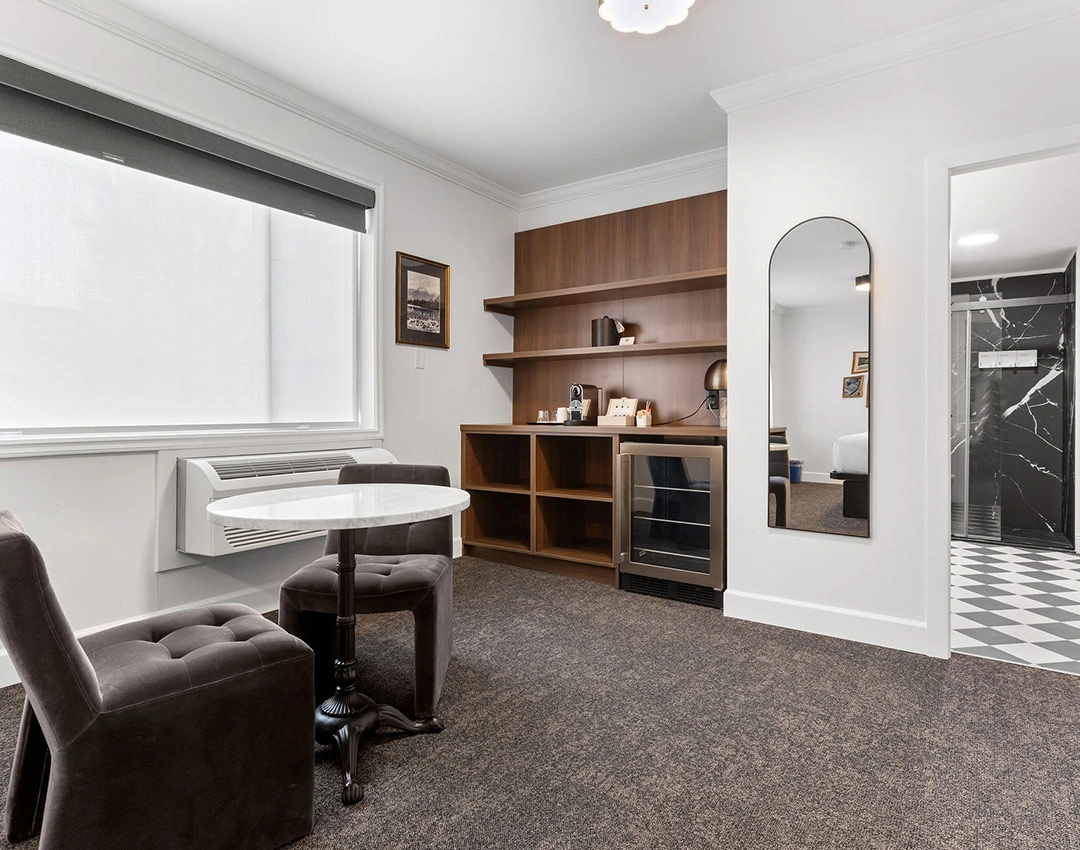 Deluxe King Room – 4