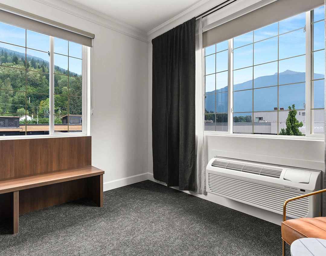 Deluxe King Room – 9