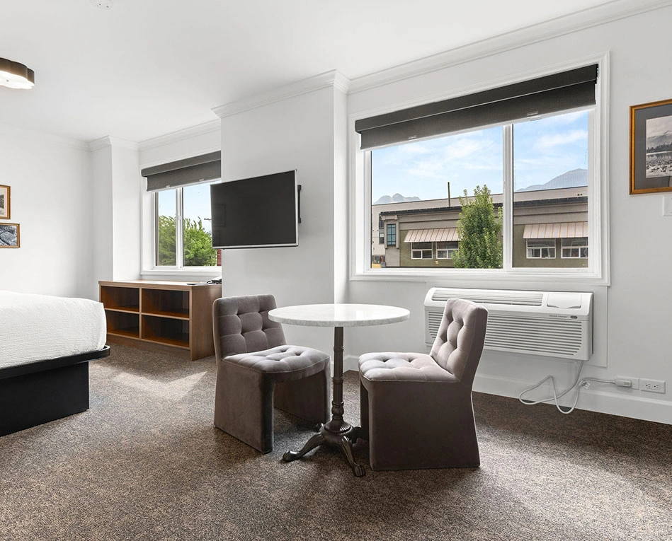 Deluxe King Room 3
