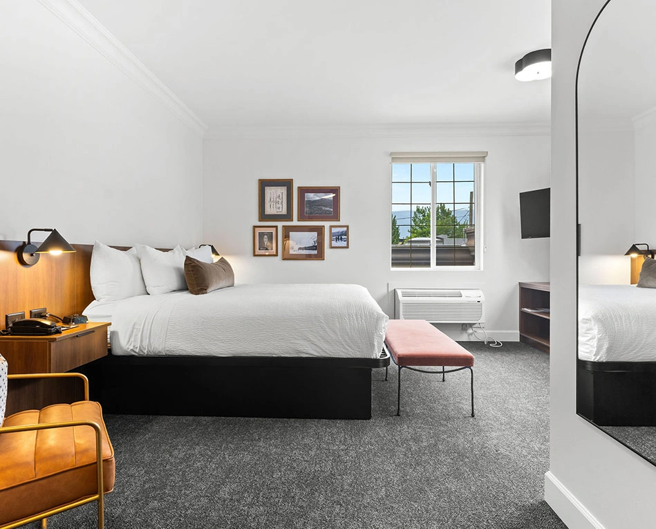 Deluxe King Room 5